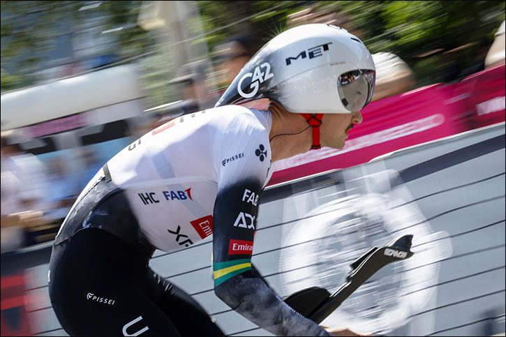 Jay Vine impresses in first Giro d'Italia time trial