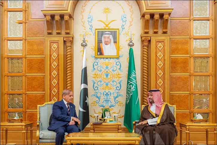 HRH the Crown Prince Meets Prime Minister of Pakistan on FII9 Sidelines