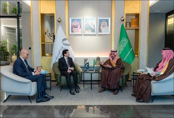 Industry Minister Holds High-Level Bilateral Meetings Ahead of Future Minerals Forum