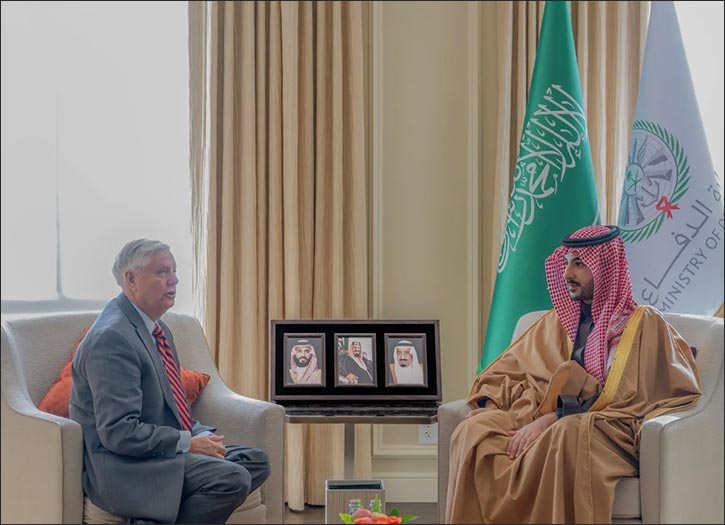 Defense Minister Meets U.S. Senator Lindsey Graham