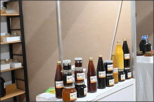 Jazan Honey Exhibition Attracts Visitors with Diverse Honey Varieties