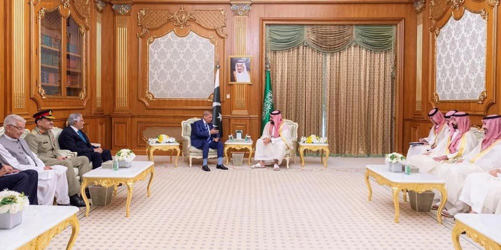 HRH the Crown Prince Meets with Prime Minister of Pakistan