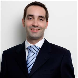 UAE Companies Buck Global Trend with Employee Wage Increases