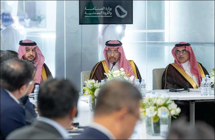 Industry Minister Explores Joint Investment Opportunities in Advanced Industries with China