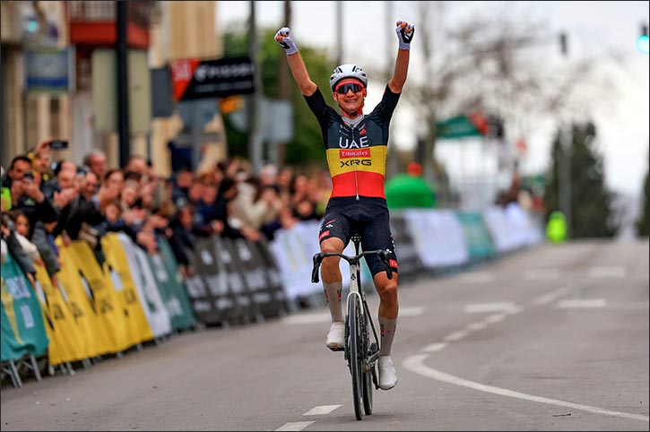 Wellens solos to classy victory on the gravel of Clásica Jaén