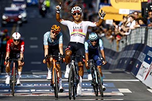 Narváez storms to Giro d'Italia stage victory as Christen takes white jersey