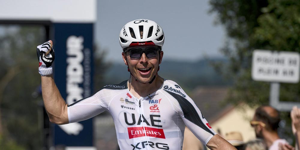 Benoît Cosnefroy sprints to brilliant victory at the Boucles de la Mayenne