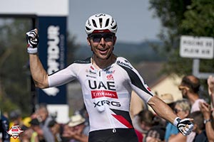 Benoît Cosnefroy sprints to brilliant victory at the Boucles de la Mayenne