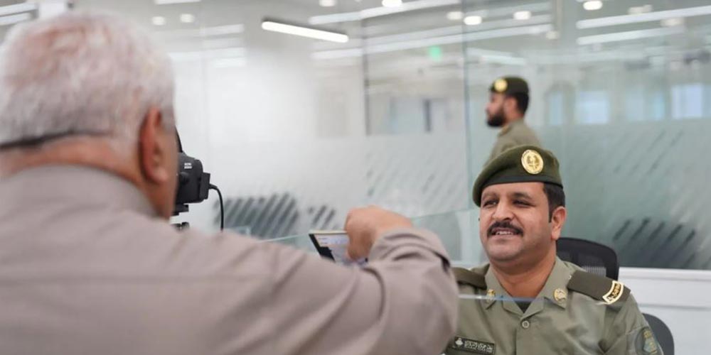 First Departing Pilgrims Complete Procedures at Jadidat Arar Port
