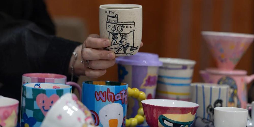 Traditional Utensil Painting Showcase Captivates Arar Forum Visitors